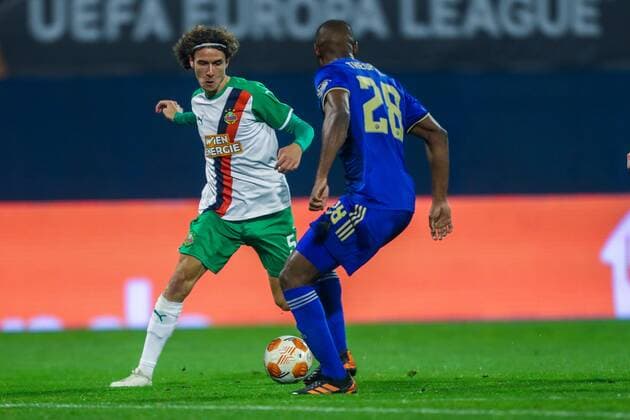 SOCCER - UEFA EL, Dinamo vs Rapid ZAGREB,CROATIA,04.NOV.21 - SOCCER - UEFA Europa League, group stage, GNK Dinamo Zagreb vs SK Rapid Wien. Image shows Robert Ljubicic (Rapid) and Kevin Theophile-Catherine (Dinamo) .  GEPAxpictures xPhilippxBrem