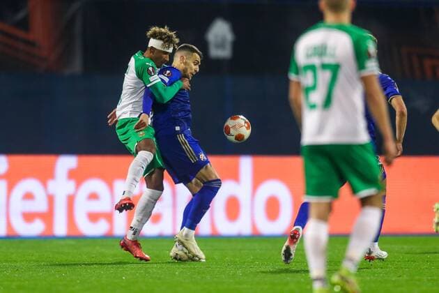 SOCCER - UEFA EL, Dinamo vs Rapid ZAGREB,CROATIA,04.NOV.21 - SOCCER - UEFA Europa League, group stage, GNK Dinamo Zagreb vs SK Rapid Wien. Image shows Emanuel Aiwu (Rapid) and Komnen Andric (Dinamo).  GEPAxpictures xPhilippxBrem