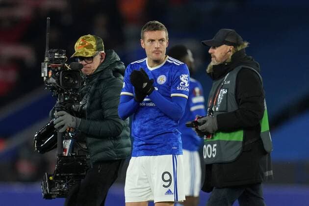 Mandatory Credit: Photo by Joe Toth Shutterstock (12587450ag) Jamie Vardy of Leicester City (9) looks dejected as he applauds the fans Leicester City v Spartak Moscow, UEFA Europa League Group C, Football, King Power Stadium, Leicester, UK - 04 No 2021 Leicester City v Spartak Moscow, UEFA Europa League Group C, Football, King Power Stadium, Leicester, UK - 04 No 2021  Copyright: xJoexToth Shutterstockx 12587450ag