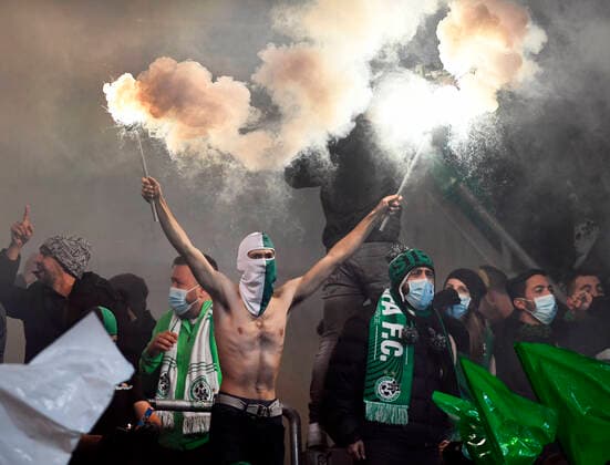 Sport Themen der Woche KW44 Sport Bilder des Tages Fans of Maccabi Haifa in action during the Football European Conference League 4th round group E match Slavia Prague vs Maccabi Haifa in Prague, Czech Republic, November 4, 2021. (CTKxPhoto MichaelaxRihova) CTKPhotoP2021110411856  mir 14