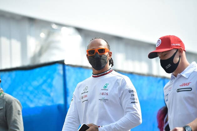 04.11.2021, Autodromo Hermanos Rodriguez, Mexico City, FORMULA 1 GRAN PREMIO DE LA CIUDAD DE MEXICO 2021 ,im Bild Lewis Hamilton (GBR 44), Mercedes-AMG Petronas Formula One Team, Nikita Mazepin (RUS 9), Haas F1 Team (Foto EU-Images) Mexico City Autodromo Hermanos Rodriguez Mexico