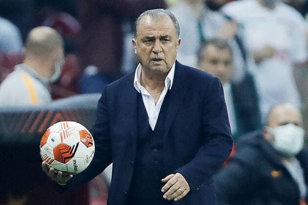 ISTANBUL, TURKEY - NOVEMBER 4, 2021: Galatasaray s head coach Fatih Terim at the 2021 22 UEFA Europa League Group E Round 4 match between Galatasaray Istanbul and Lokomotiv Moscow at the Ali Sami Yen Sports Complex. Mikhail Japaridze TASS  TS116D26