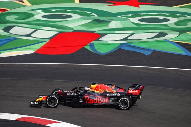 33 VERSTAPPEN Max (nld), Red Bull Racing Honda RB16B, action during the Formula 1 Gran Premio De La Ciudad De Mexico 2021, Mexico City Grand Prix, 18th round of the 2021 FIA Formula One World Championship, WM, Weltmeisterschaft from November 5 to 7, 2021 on the Autodromo Hermanos Rodriguez, in Mexico City, Mexico - F1 - MEXICO CITY GRAND PRIX 2021 DPPI Panoramic  Verstappen_3