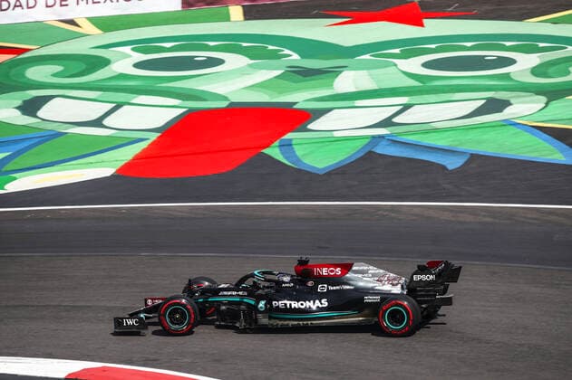 44 HAMILTON Lewis (gbr), Mercedes AMG F1 GP W12 E Performance, action during the Formula 1 Gran Premio De La Ciudad De Mexico 2021, Mexico City Grand Prix, 18th round of the 2021 FIA Formula One World Championship, WM, Weltmeisterschaft from November 5 to 7, 2021 on the Autodromo Hermanos Rodriguez, in Mexico City, Mexico - F1 - MEXICO CITY GRAND PRIX 2021 DPPI Panoramic  Hamilton