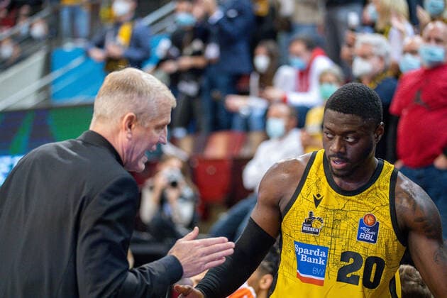 John Patrick (MHP Riesen Ludwigsburg, Head Coach), Rawle Alkins (MHP Riesen Ludwigsburg, 20), GER, MHP Riesen Ludwigsburg vs. Niners Chemnitz 99, Basketball, Bundesliga, easycredit, 7. Spieltag, Spielzeit 2021 2022, 05.11.2021, GER, MHP Riesen Ludwigsburg vs. Niners Chemnitz 99, Basketball, Bundesliga, easycredit, 7. Spieltag, Spielzeit 2021 2022, 05.11.2021 Ludwigsburg Copyright: xEibner-Pressefoto SaschaxWaltherx EP_EER