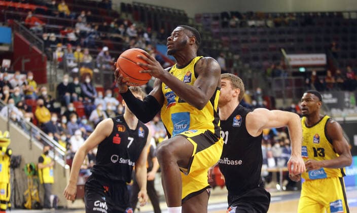 Ludwigsburg , Basketball easycredit BBL Bundesliga . MHP Riesen Ludwigsburg vs. NINERS Chemnitz , Rawle Alkins ( Riesen )