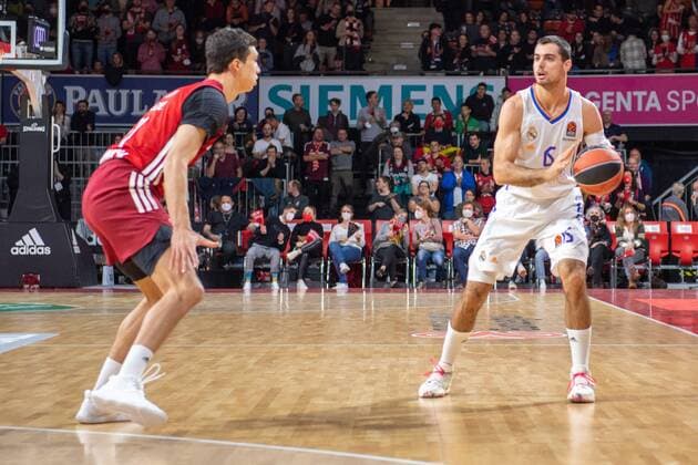 Vladimir Lucic 11 (FC Bayern), Alberto Abalde Diaz 6 (Real Madrid), FC Bayern Basketball vs. Real Madrid, Euroleague, 05.11.2021 Muenchen Bayern Deutschland