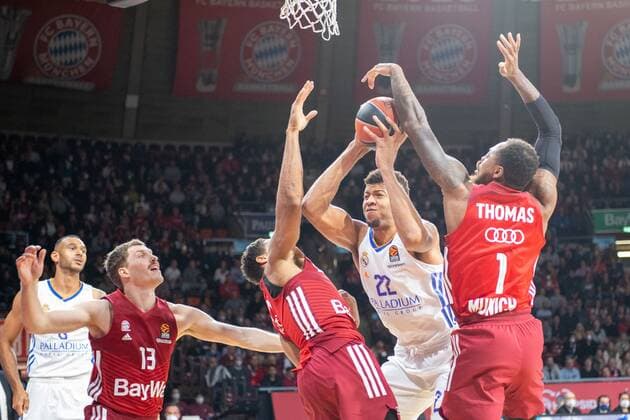 Walter Samuel Tavares da Veiga 22 (Real Madrid), Thomas Deshaun 1 (FC Bayern), FC Bayern Basketball vs. Real Madrid, Euroleague, 05.11.2021 Muenchen Bayern Deutschland