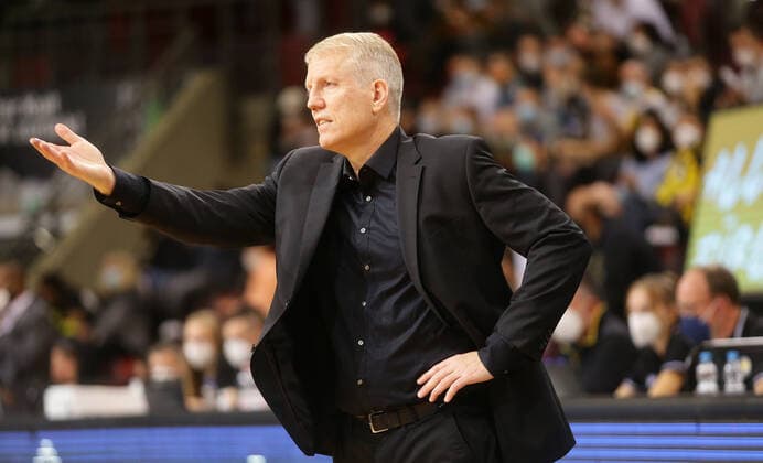 Ludwigsburg , Basketball easycredit BBL Bundesliga . MHP Riesen Ludwigsburg vs. NINERS Chemnitz , John patrick ( Trainer Riesen )
