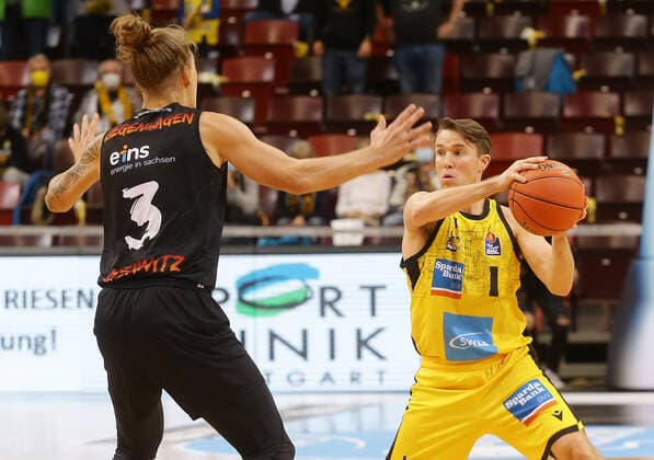 Ludwigsburg , Basketball easycredit BBL Bundesliga . MHP Riesen Ludwigsburg vs. NINERS Chemnitz , Jordan Hulls ( Riesen )