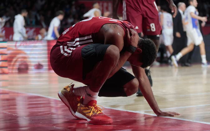 05.11.2021, FC Bayern Basketball vs Real Madrid Basket, Audi Dome Muenchen, Basketball, im Bild: Daran Hilliard (FCB Basketball) verletzt