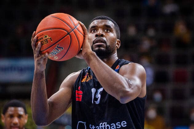 Frantz Massenat (NINERS Chemnitz 15) beim BBL-Spiel: MHP Riesen Ludwigsburg - NINERS Chemnitz am 05.11.2021 in Ludwigsburg (MHPArena) Deutschland Ludwigsburg. 05.11.21 Basketball , 05.11.2021, Ludwigsburg (Deutschland)