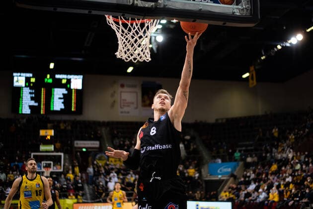 Niklas Wimberg (Niners Chemnitz) am Korb, GER, MHP Riesen Ludwigsburg vs. Niners Chemnitz, 05.11.2021, 7. Spieltag easycredit Basketball Bundesliga, Spielzeit 2021 2022. GER, MHP Riesen Ludwigsburg vs. Niners Chemnitz, 05.11.2021, 7. Spieltag easycredit Basketball Bundesliga, Spielzeit 2021 2022 Ludwigsburg Copyright: xEibner MichaelxMemmlerx EP_MMR