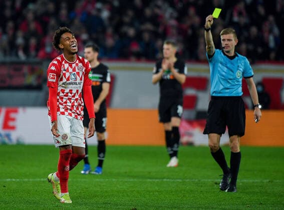 Sport Themen der Woche KW44 Sport Bilder des Tages 05.11.2021, xpsx, Fussball 1.Bundesliga, 1.FSV Mainz 05 - Borussia Mönchengladbach v.l. gelbe karte für Jean-Paul Boeatuis (FSV Mainz 05) (DFL DFB REGULATIONS PROHIBIT ANY USE OF PHOTOGRAPHS as IMAGE SEQUENCES and or QUASI-VIDEO) emspor Mainz *** 05 11 2021, xpsx, football 1 Bundesliga, 1 FSV Mainz 05 Borussia Mönchengladbach v l gelbe karte für Jean Paul Boeatuis FSV Mainz 05 DFL DFB REGULATIONS PROHIBIT ANY USE OF PHOTOGRAPHS as IMAGE SEQUENCES and or QUASI VIDEO emspor Mainz