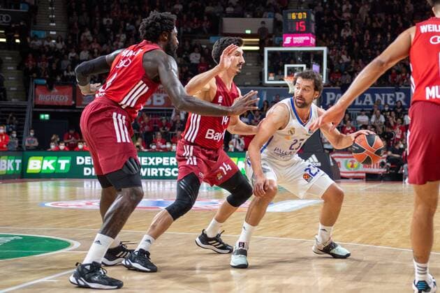 Nihad Dedovic 14 (FC Bayern), Sergio Llull 23 (Real Madrid), FC Bayern Basketball vs. Real Madrid, Euroleague, 05.11.2021 Muenchen Bayern Deutschland