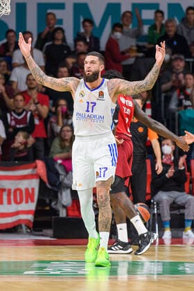 Vincent Poirier (Real Madrid, 17) versteht eine Entscheidung nicht. FC Bayern Muenchen gegen Real Madrid, Basketball, Euroleague, 8. Spieltag, Saison 2021 2022, 05.11.2021. FC Bayern Muenchen gegen Real Madrid, Basketball, Euroleague, 8. Spieltag, Saison 2021 2022, 05.11.2021 Muenchen Copyright: xEibnerxPressefoto HeikexFeinerx EP_HFR