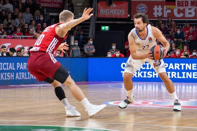 Ognjen Jaramaz 10 (FC Bayern), Sergio Llull 23 (Real Madrid), FC Bayern Basketball vs. Real Madrid, Euroleague, 05.11.2021 Muenchen Bayern Deutschland