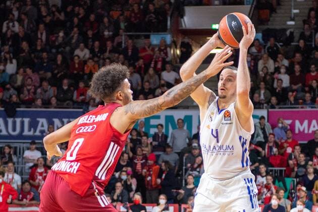 Nick Weiler-Babb 0 (FC Bayern), Thomas Heurtel 4 (Real Madrid), FC Bayern Basketball vs. Real Madrid, Euroleague, 05.11.2021 Muenchen Bayern Deutschland