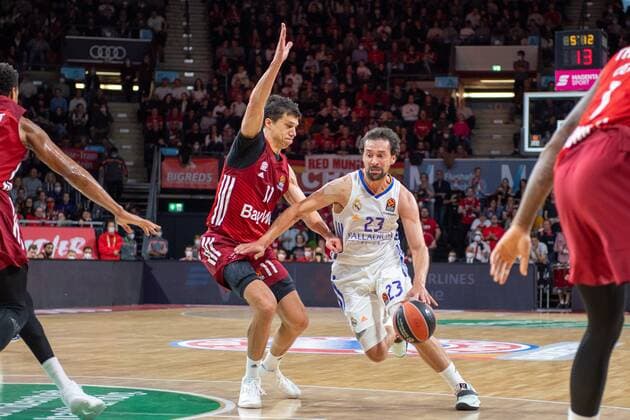 Vladimir Lucic 11 (FC Bayern), Sergio Llull 23 (Real Madrid), FC Bayern Basketball vs. Real Madrid, Euroleague, 05.11.2021 Muenchen Bayern Deutschland