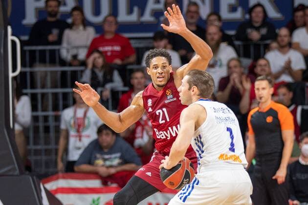 Augustine Rubit 21 (FC Bayern), Fabien Causeur 1 (Real Madrid), FC Bayern Basketball vs. Real Madrid, Euroleague, 05.11.2021 Muenchen Bayern Deutschland