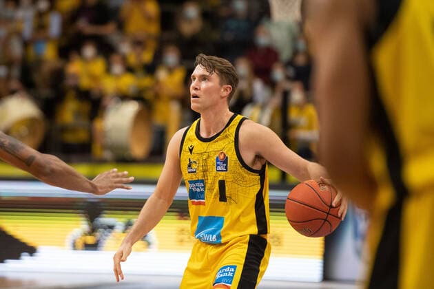 Jordan Hulls (MHP Riesen Ludwigsburg) am Ball, GER, MHP Riesen Ludwigsburg vs. Niners Chemnitz, 05.11.2021, 7. Spieltag easycredit Basketball Bundesliga, Spielzeit 2021 2022. GER, MHP Riesen Ludwigsburg vs. Niners Chemnitz, 05.11.2021, 7. Spieltag easycredit Basketball Bundesliga, Spielzeit 2021 2022 Ludwigsburg Copyright: xEibner MichaelxMemmlerx EP_MMR