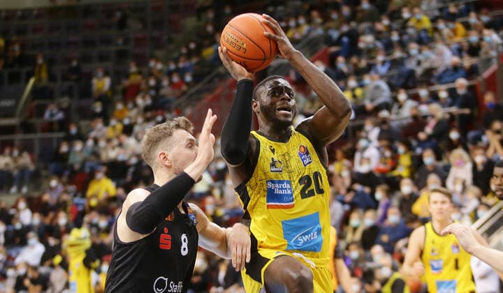Ludwigsburg , Basketball easycredit BBL Bundesliga . MHP Riesen Ludwigsburg vs. NINERS Chemnitz , Rawle Alkins ( Riesen )