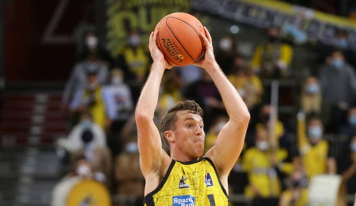 Ludwigsburg , Basketball easycredit BBL Bundesliga . MHP Riesen Ludwigsburg vs. NINERS Chemnitz , Jordan Hulls ( Riesen )