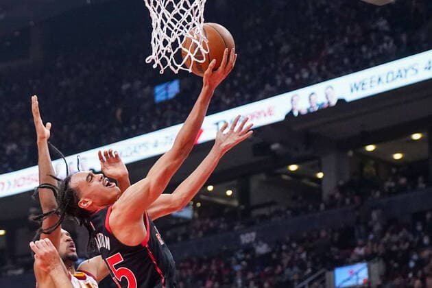 November 5, 2021, Toronto, ON, Canada: Toronto Raptors guard Dalano Banton (45) is fouled by Cleveland Cavaliers centre Evan Mobley (4) as he attempts a lay up during first half NBA, Basketball Herren, USA action in Toronto on Friday, November 5, 2021. Canada News - November 5, 2021  - ZUMAc35_ 20211105_zaf_c35_050 Copyright: xEvanxBuhlerx