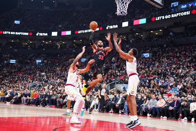 November 5, 2021, Toronto, ON, Canada: Toronto Raptors guard Gary Trent Jr. (33) drives to the basket against Cleveland Cavaliers guard Ricky Rubio (3) and Cavaliers centre Evan Mobley (4) during first half NBA, Basketball Herren, USA action in Toronto on Friday, November 5, 2021. Canada News - November 5, 2021  - ZUMAc35_ 20211105_zaf_c35_056 Copyright: xEvanxBuhlerx