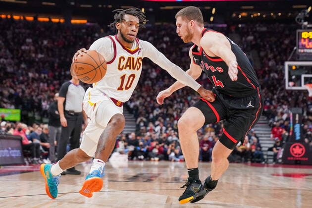 November 5, 2021, Toronto, ON, Canada: Cleveland Cavaliers guard Darius Garland (10) drives to the basket against Toronto Raptors guard Svi Mykhailiuk (14) during second half NBA, Basketball Herren, USA action in Toronto on Friday, November 5, 2021. Canada News - November 5, 2021  - ZUMAc35_ 20211105_zaf_c35_088 Copyright: xEvanxBuhlerx