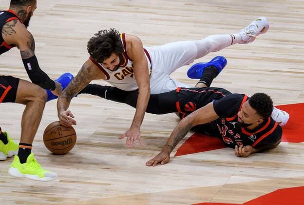 Cleveland Cavaliers guard Ricky Rubio of Spain (top) reaches for a loose ball between Toronto Raptors center Khem Birch of Canada (bottom) and guard Gary Trent Jr. (L), during a NBA, Basketball Herren, USA basketball game in Toronto, Canada, 05 November 2021. Cleveland Cavliers at Toronto Raptors !ACHTUNG: NUR REDAKTIONELLE NUTZUNG!  Copyright: xWARRENxTODAx AME5055 20211106-a7dfd4796eabb3db31d5ab4ad6a3f9fc032c16b5