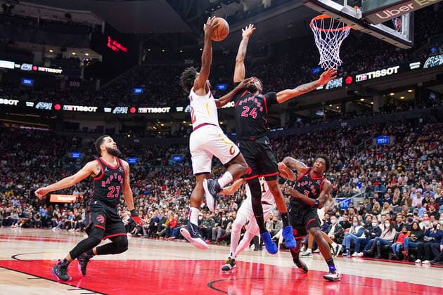 November 5, 2021, Toronto, ON, Canada: Cleveland Cavaliers guard Collin Sexton (2) shoots against Toronto Raptors centre Khem Birch (24) during second half NBA, Basketball Herren, USA action in Toronto on Friday, November 5, 2021. Canada News - November 5, 2021  - ZUMAc35_ 20211105_zaf_c35_101 Copyright: xEvanxBuhlerx