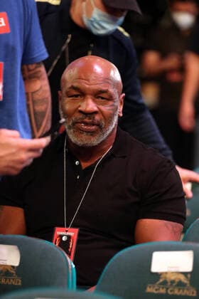 Sport Themen der Woche KW44 Sport Bilder des Tages LAS VEGAS, NV - NOVEMBER 5: Former boxer Mike Tyson during the official weigh-in of Canelo Alvarez and Caleb Plant on November 05, 2021, at the MGM Grand Garden Arena in Las Vegas, NV. (Photo by Alejandro Salazar PxImages Icon Sportswire) BOXING: NOV 05 Canelo Alvarez v Caleb Plant Weigh-In Icon211053591