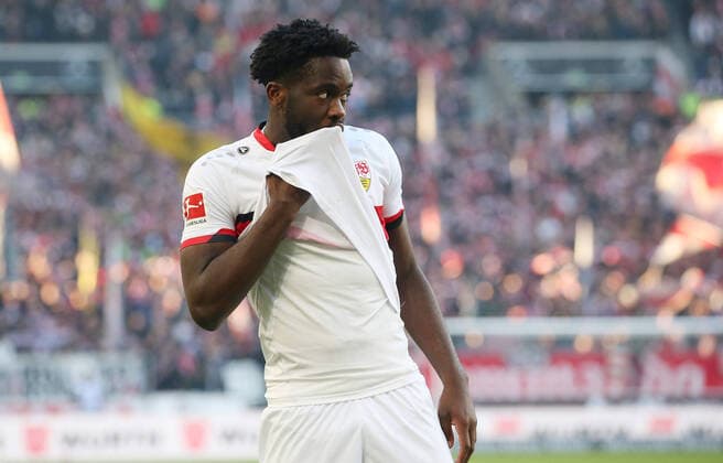 24.10.2021, Deutschland, Fußball Bundesliga, VfB Stuttgart vs. DSC Arminia Bielefeld, Orel Mangala (VfB) enttäuscht DFL REGULATIONS PROHIBIT ANY USE OF PHOTOGRAPHS AS IMAGE SEQUENCES AND OR QUASI-VIDEO.