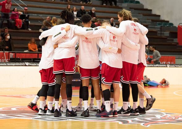 06.11.2021, xsltx, Basketball BBL Bundesliga, Giessen 46ers - HAKRO Merlins Crailsheim emspor, v.l. Einschwören der Gießen 46ers auf die Partie gegen Crailsheim (DFL DFB REGULATIONS PROHIBIT ANY USE OF PHOTOGRAPHS as IMAGE SEQUENCES and or QUASI-VIDEO) Giessen