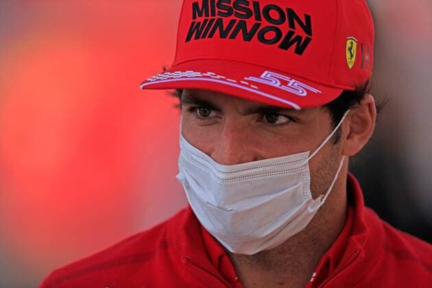 Spanish Carlos Sainz of Ferrari arrives at the third practice of the Formula One Grand Prix of Mexico, that takes place at the Hermanos Rodriguez Autodrome, in Mexico City, Mexico, 06 November 2021. Formula One Grand Prix of Mexico !ACHTUNG: NUR REDAKTIONELLE NUTZUNG!  Copyright: xCarlosxRamírezx AMDEP1880 20211106-77a701278ac565dea9797fd6df380fa2c066c142