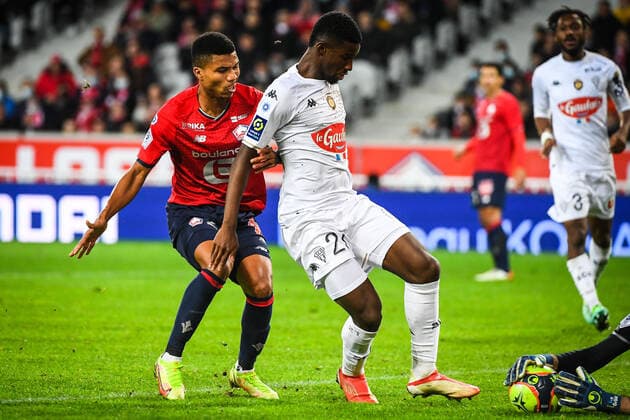 REINILDO of Lille and Mohamed-Ali CHO of Angers FOOTBALL : Lille OSC vs Angers SCO - Ligue 1 Uber Eats - 06 11 2021 MatthieuMirville Panoramic 