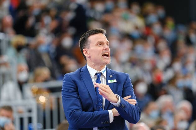 Raoul Korner (medi bayreuth,Headcoach) beim BBL Spiel der MLP Academics Heidelberg vs. medi bayreuth Basketball in der 1.Basketball Bundesliga am 06.11.2021 MLP Academics Heidelberg vs. medi bayreuth basketball, Basketball, Easycredit BBL, 06.11.2021 Heidelberg Copyright: xEibner-Pressefotox xMichaelxBermelx