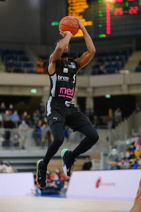 Marcus Thornton (medi bayreuth, 3) beim Wurf beim BBL Spiel der MLP Academics Heidelberg vs. medi bayreuth Basketball in der 1.Basketball Bundesliga am 06.11.2021 MLP Academics Heidelberg vs. medi bayreuth basketball, Basketball, Easycredit BBL, 06.11.2021 Heidelberg Copyright: xEibner-Pressefotox xMichaelxBermelx