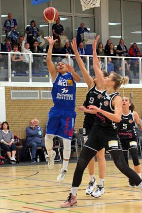 06.11.2021, xovx, Basketball Damen Bundesliga DBBL, BC pharmaserv Marburg - Rheinland Lions v.l. Rachel Arthur (BC pharmaserv Marburg), Rowie Jongeling (Rheinland Lions), Lisa Koop (Rheinland Lions), Joyce Cousseins-Smith (Rheinland Lions) Marburg Georg Gaßmann Halle Hessen Deutschland (DE)
