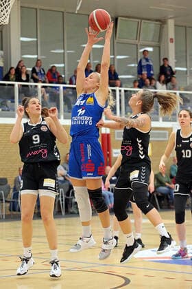 06.11.2021, xovx, Basketball Damen Bundesliga DBBL, BC pharmaserv Marburg - Rheinland Lions v.l. rRowie Jongeling (Rheinland Lions), Marie Bertholdt (BC pharmaserv Marburg), Joyce Cousseins-Smith (Rheinland Lions), Carlotta Ellenrieder (Rheinland Lions) Marburg Georg Gaßmann Halle Hessen Deutschland (DE)
