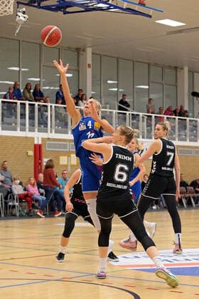 06.11.2021, xovx, Basketball Damen Bundesliga DBBL, BC pharmaserv Marburg - Rheinland Lions v.l. Marie Bertholdt (BC pharmaserv Marburg), Birte Thimm (Rheinland Lions), Lisa Koop (Rheinland Lions) Marburg Georg Gaßmann Halle Hessen Deutschland (DE)