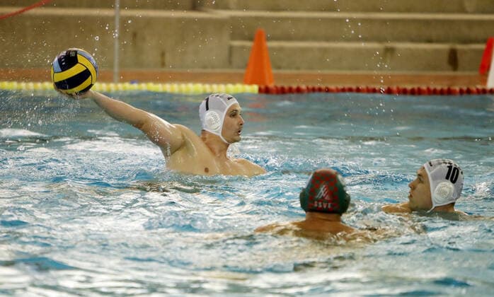 06.11.21 SSV Esslingen - SG Neukölln Deutschland, Esslingen, 06.11.2021, Wasserball, Bundesliga, SSV Esslingen - SG Neukölln: Marek Molnar (SG Neukölln).