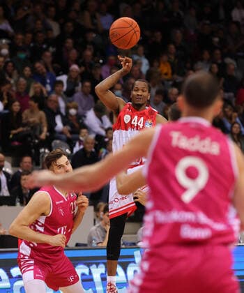 Bonn, Deutschland, 06.11.2021, Telekom Dome, Basketball, BBL, Telekom Baskets Bonn vs S.Oliver Wuerzburg: William Buford (Wuerzburg)