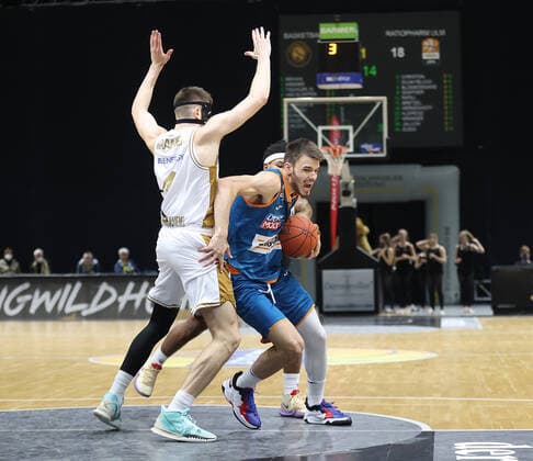 David Kraemer (Basketball Loewen Braunschweig), Fedor Zugic (ratiopharm Ulm)44