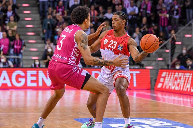 easyCredit BBL, Telekom Baskets Bonn vs. s.Oliver Würzburg, 06.11.2021 Desi Rodriguez (s.Oliver Würzburg, 23), Tyson Ward (Telekom Baskets Bonn, 3), easyCredit BBL, Telekom Baskets Bonn vs. s.Oliver Würzburg am 06.11.2021 im Telekom Dome Bonn, Bonn (Nordrhein-Westfalen) Copyright: xBEAUTIFULxSPORTS Mueller-Laschetx