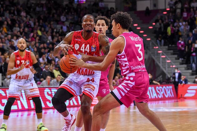 easyCredit BBL, Telekom Baskets Bonn vs. s.Oliver Würzburg, 06.11.2021 William Buford (s.Oliver Würzburg, 44), Tyson Ward (Telekom Baskets Bonn, 3), easyCredit BBL, Telekom Baskets Bonn vs. s.Oliver Würzburg am 06.11.2021 im Telekom Dome Bonn, Bonn (Nordrhein-Westfalen) Copyright: xBEAUTIFULxSPORTS Mueller-Laschetx