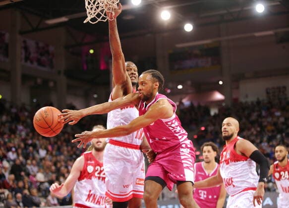 Parker Jackson-Cartwright Telekom Baskets Bonn vs. s.Oliver Würzburg easyCredit BBL 1. Bundesliga , Saison 2021 2022 , Hauptrunde 7. Spieltag