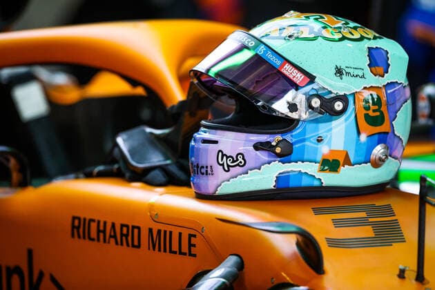 RICCIARDO Daniel (aus), McLaren MCL35M, helmet, casque, during the Formula 1 Gran Premio De La Ciudad De Mexico 2021, Mexico City Grand Prix, 18th round of the 2021 FIA Formula One World Championship, WM, Weltmeisterschaft from November 5 to 7, 2021 on the Autodromo Hermanos Rodriguez, in Mexico City, Mexico - F1 - MEXICO CITY GRAND PRIX 2021 DPPI Panoramic  20211106_GOODEN_FGO00608
