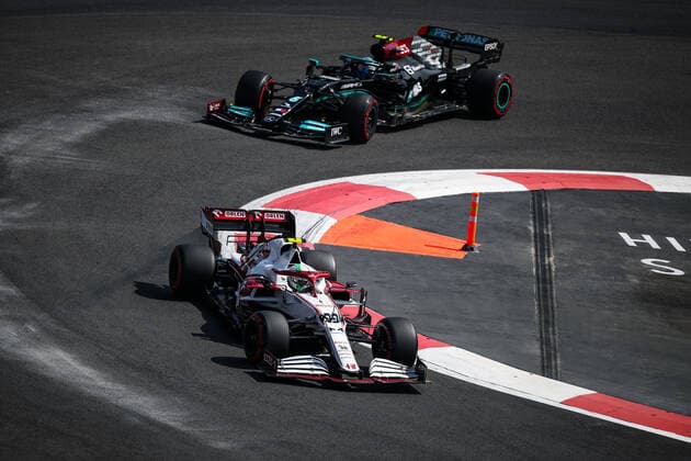 GIOVINAZZI Antonio (ita), Alfa Romeo Racing ORLEN C41, BOTTAS Valtteri (fin), Mercedes AMG F1 GP W12 E Performance, action during the Formula 1 Gran Premio De La Ciudad De Mexico 2021, Mexico City Grand Prix, 18th round of the 2021 FIA Formula One World Championship, WM, Weltmeisterschaft from November 5 to 7, 2021 on the Autodromo Hermanos Rodriguez, in Mexico City, Mexico - F1 - MEXICO CITY GRAND PRIX 2021 DPPI Panoramic  20211106_GOODEN_FGO00676